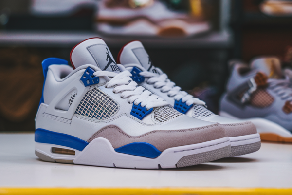 Air Jordan 4 sneakers – classic design and style